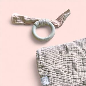 doterra Bib & Teething Ring for Baby Pink Gray Bandana Style Muslin Cloth Gift
